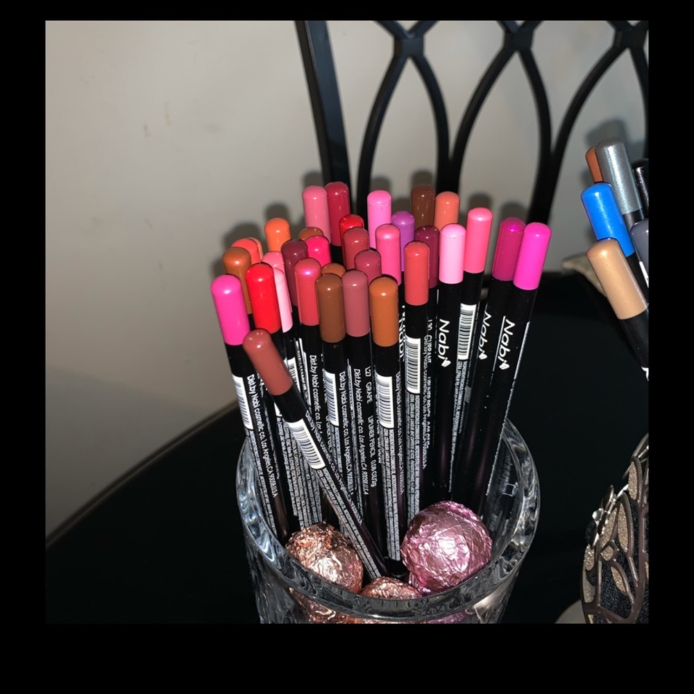 Nabi lip liners